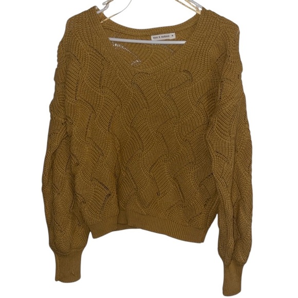 🌹MOON & MADISON SWEATER - Picture 1 of 5
